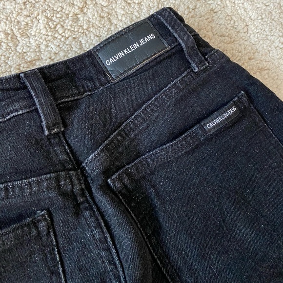 Black Calvin Klein jean skirt - Picture 4 of 4